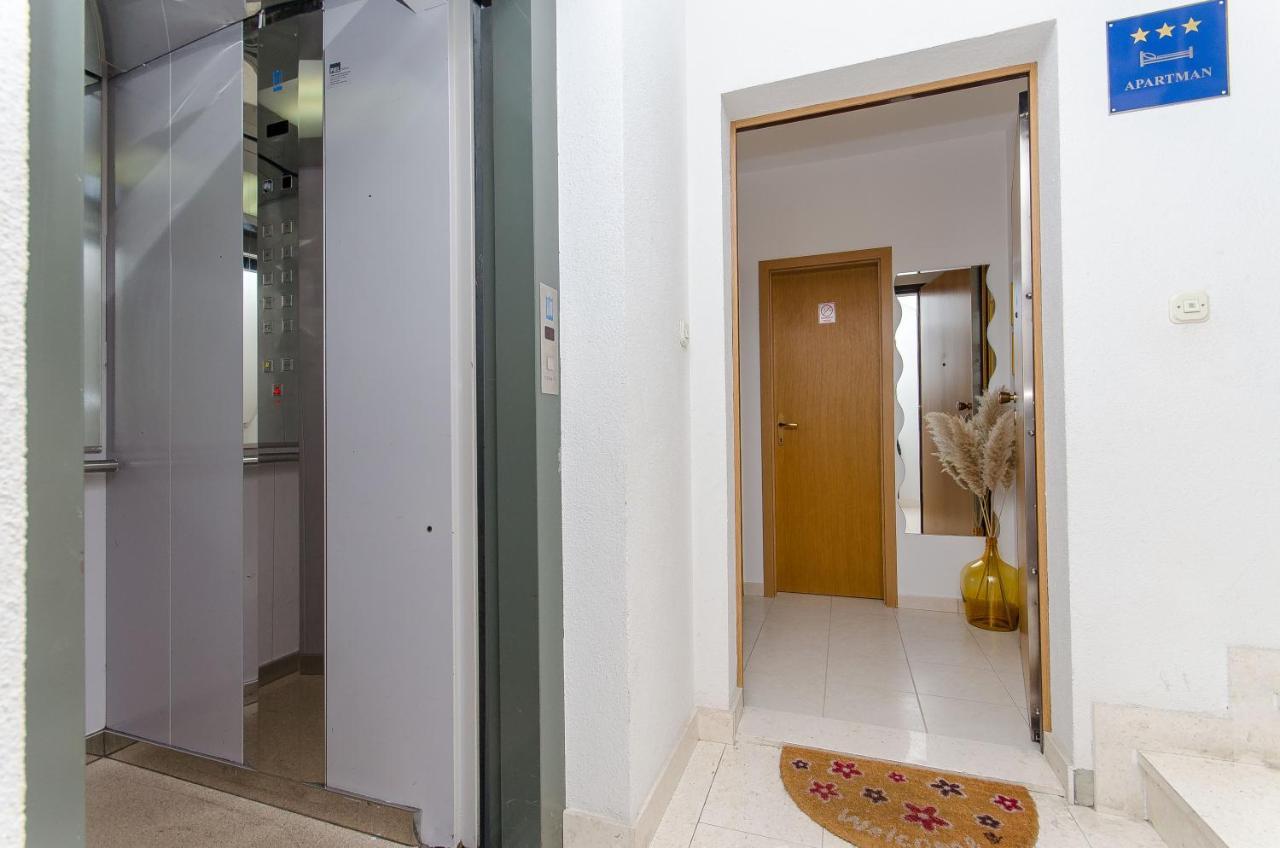 Spacious Apartment Smile With Terrace And Secure Garage Сплит Экстерьер фото